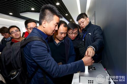 1510120413532059123.jpg 同学们参访京东方2.jpg