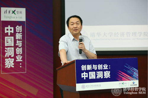 1506568203646071675.jpg 清华经管公司党委书记高建教授为主讲嘉宾——中关村发展集团总经理、党委副书记宣鸿颁发授课证书_meitu_3.jpg